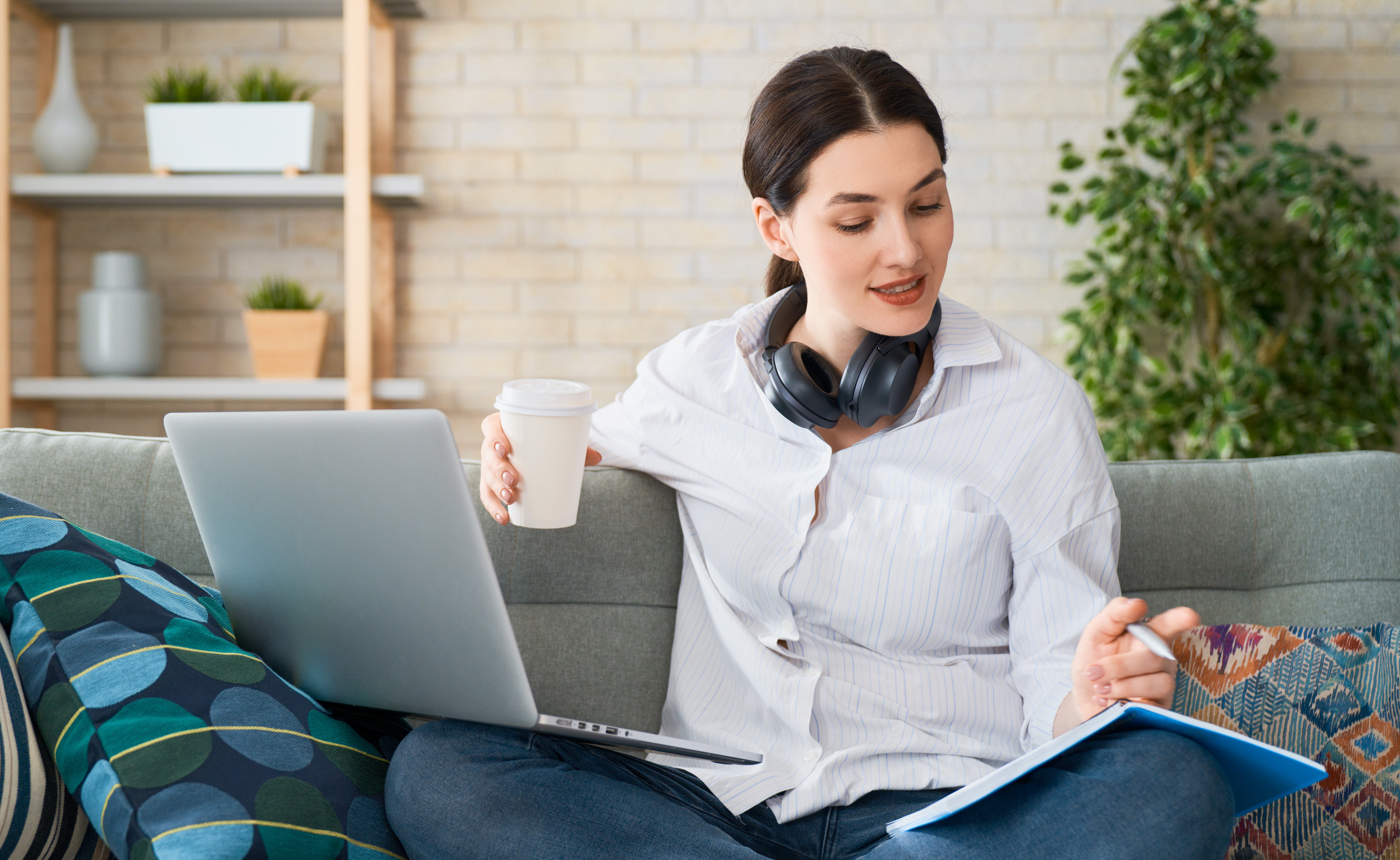 woman-working-on-a-laptop-at-home-4BZ2WNH